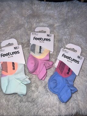 FEETURES ELITE LIGHT CUSHION SOCKS
